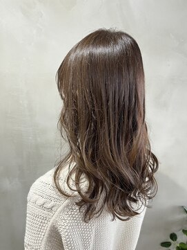 リンダイーロ(Linda Hiro) 【札幌円山】ロングヘア/やわらかグレージュ/透明感カラー