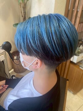 ヘアリゾート粋 ティガ 池袋店(tiga) ケアブリーチカラー/エメラルドブルー/ショート
