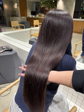 ニーイチイチ(211) ラベンダーグレージュ/黒髪