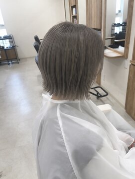 トゥエンティ(twenty) 透明感グレージュ