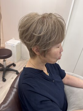 カミノワ(kaminowa) 大人ショートレイヤー/50代/60代/白髪ぼかし/脱白髪染め/丸型