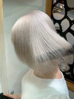 ロア 福岡天神本店(LORE)&nbsp;ハイトーン×ホワイトカラー×派手髪