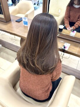 ザック ヴィ(ZACC  vie) レイヤーカット/セミロング/艶カラー/学割U24