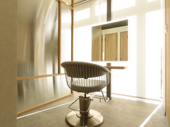 トアバイヒラトヤ(TOA by HIRATOYA)の写真/半個室の広々空間でゆったり過ごせる癒しのひと時。周りを気にせず自分だけのサロンタイムを*