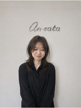 アンラタ(anrata) 外ハネレイヤーカット×ベージュカラー