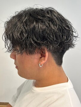 ニアウ 伊勢崎連取店(Niau) センターパートツイストスパイラルパーマ波巻きスパイラルパーマ