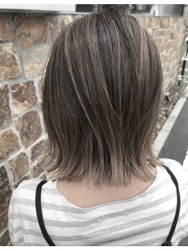 カリス(CHARIS) シークレットハイライト×切りっぱなしボブ