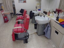 肌・髪にやさしい美容室の雰囲気（シャンプー台2台、首に負担のかからない枕付きです。）