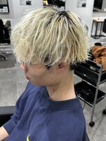 ヒュイル バイ ニアウ(Hwyl by Niau)&nbsp;メンズマッシュパーマニュアンスパーマスパイラルパーマ刈り上げ