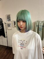 スロンカート(throncart)&nbsp;ミントグリーンに紫のインナーカラーのボブスタイル。