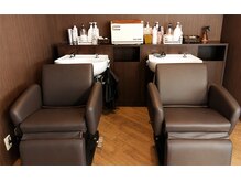 ラフェルヘアー(Rafel hair)の雰囲気（ゆったりソファーのシャンプー台、寝心地サイコー♪）