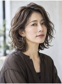 モード感のあるミディアムパーマスタイル