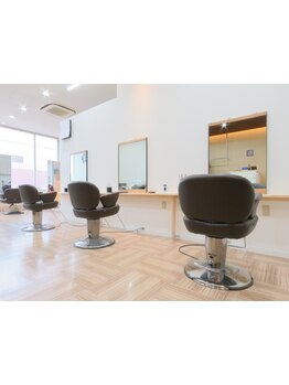 【駐車場あり◎】お子様～ご年配の方まで、幅広く支持を集める注目サロン☆ファミリーで通える♪