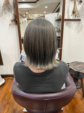 美容室 メザミー MESAMIES 結べるボブブリーチカラー大人可愛いオリーブグレージュ外ハネ