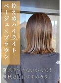 ベージュ