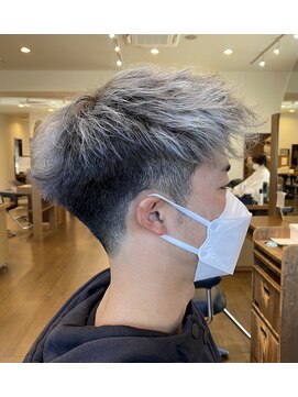 セカンド 鴨江店(2COND) アップバング×シルバーカラー