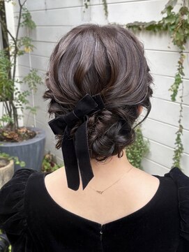 ガーランド (Garland) 《華やかさ×きちっと感》編み込みまとめ髪 リボン ヘアアレンジ