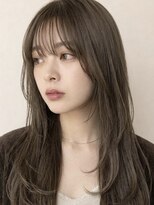 アデ アトリエ(ade atelier)&nbsp;透明感あるオリーブベージュカラー