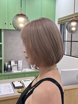 ソルア 上本町(solua)&nbsp;ショートボブ / ミルクティーベージュ / ブリーチ / 30代 / 40代
