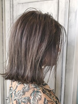 ファミリア(familiar) アッシュグレーワンレンスタイル