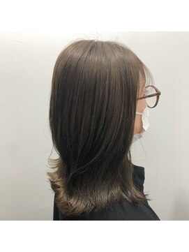 オンザ(ONTHE) 透明感　アッシュブラウン　外ハネボブ