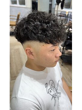 レイズ 名古屋(RAYS) 刈り上げフェードクルクル強スペインカール