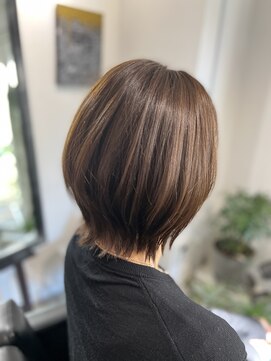 ツムグ 代官山店(TUMUGU) ショートボブショートカットショートヘアボブヘア白髪ぼかしボブ