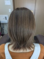 ミオス(mios) ミディアムスタイル外ハネ