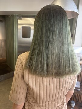 エイトオロク 那覇小禄店(EIGHT oroku) カーキカラー