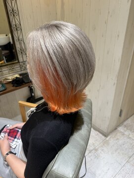 ニケロランジュ(Nike L'orange) 20代30代/涼しげカラー/ホワイト×オレンジ/インナーカラー