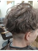 白髪ぼかしカラー×1ミリ刈り上げ