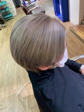 ジュリアンマーラ(Julien Mara) ジェンダーレスショート/マッシュショート/韓国ヘア/ハイトーン