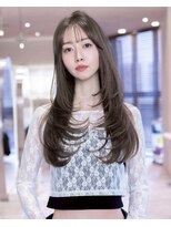 アンスリウム 箕面萱野(Anthurium)&nbsp;レイヤーカット/オリーブベージュ/小顔カット/30代40代