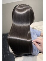 シア(Sia.)&nbsp;極上の艶と透明感。髪質改善で叶う潤い美髪カラー
