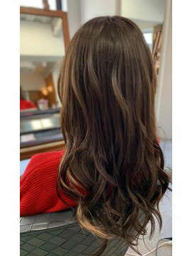 フツーロ 栄(FUTURO) プルエクステでインナーカラー