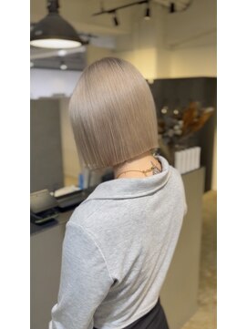 メリー オオサカ(Merly Osaka) 少し暖色のブロンドベージュ