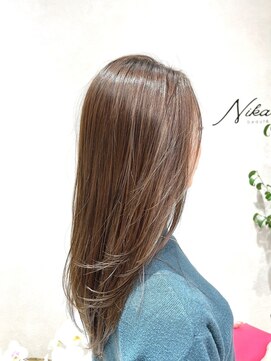 ニカ ボーテ(Nika beaute) レイヤースタイル+柔らかライトベージュ