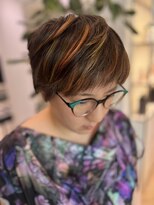 ステア ケース(stair case)&nbsp;アクセントカラーを使って白髪に集中する視線をそらそう！