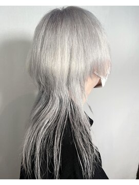 トリットフューアトリット(Hair & Make studio Tritt fur Tritt) White color