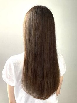 ヘアーアンドメイク ヴィサージュ(hair＆make visage)の写真/≪髪質に合わせた薬剤でダメージレスに≫自然なストレートで、扱いやすい髪に。毎朝のスタイリングも簡単！