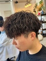 フゥ 宇都宮(FeU) 波巻きスパイラルパーマシャドウパーマメンズ刈り上げ緩め30代