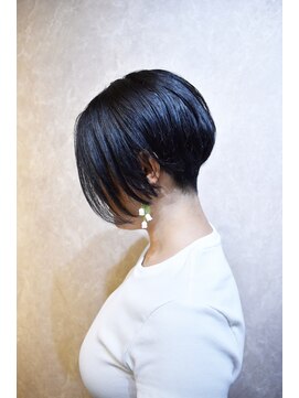 アンジュール(Anjoule) 前下りハンサムショート