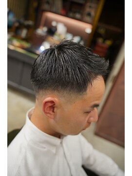 フォーコーナーズカットショップスリーセント 栄(FourCornersCutShop 3/cent) フェードショート