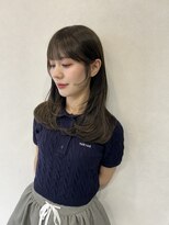 ミラ(MIRA)&nbsp;オリーブグレージュ／レイヤーカット／顔まわりレイヤー