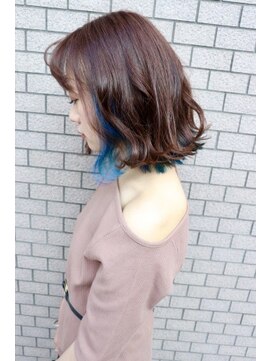 リア(Lia by KENJE) Lia&汐見悠佑  小顔効果 大人可愛いブルーインナーカラー