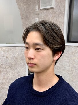 ヘアサロン シュウ 【戸田公園5分/メンズバーバー】センター分けナチュラルスタイル