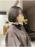 オリーブグレーbob、バッサリイメチェン