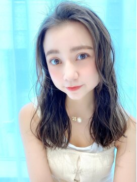 アイビー(Ivy) ナチュラルカール前髪ウェーブミディアムシースルーバング