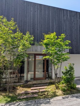 ティカ(TICA)の写真/【『白髪染めだから…』と諦めないでほしい！】艶や透明感にこだわったご提案をさせていただきます