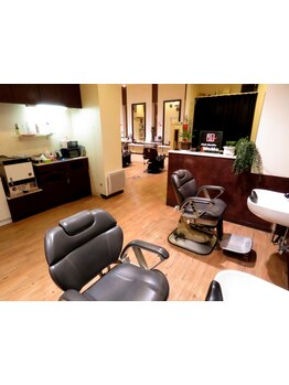 【理容美容併設/駐車場完備】駐車場5台完備★男女問わず気軽に足を運んで貰えるサロンを目指します！